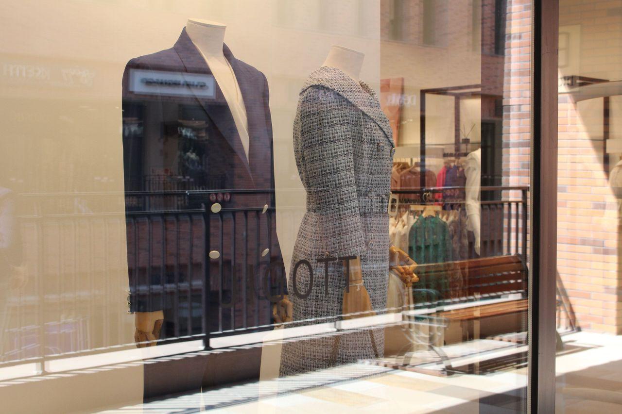 Paju outlet. shopping. premium outlet. seoul shopping. shopping in seoul. paju lotte premium outlet. hyundai department store. lotte department store.